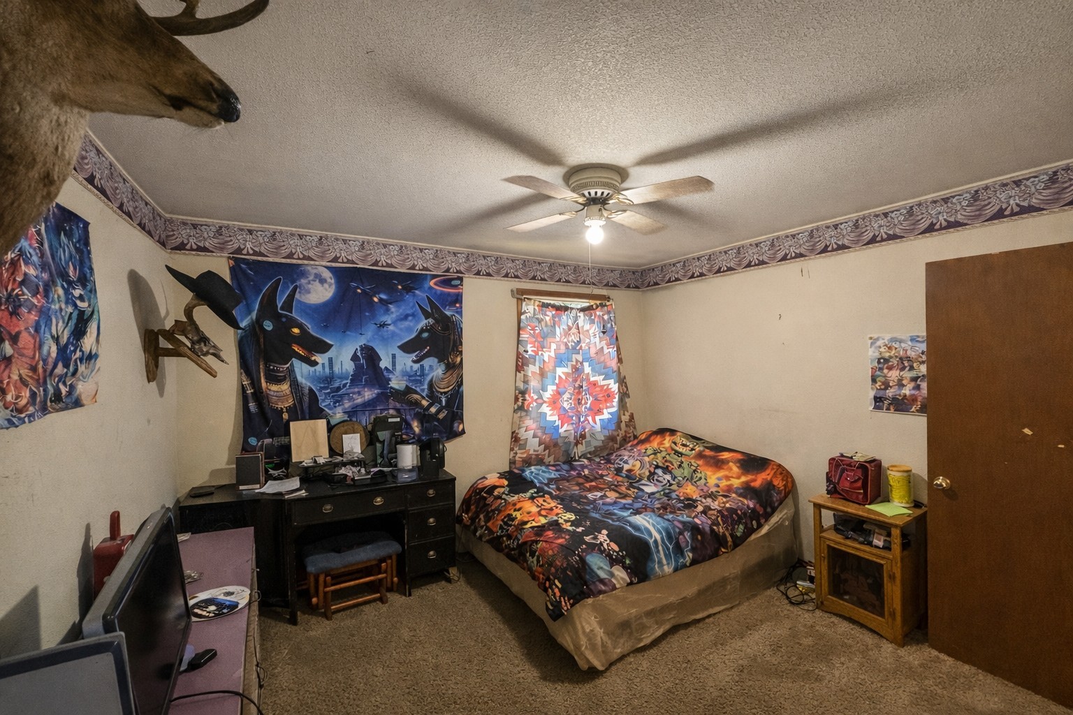 193 A W Schmidt Road Tennessee Ridge, TN 37178 - Photo 6 of 7 a bedroom with a bed and a chandelier