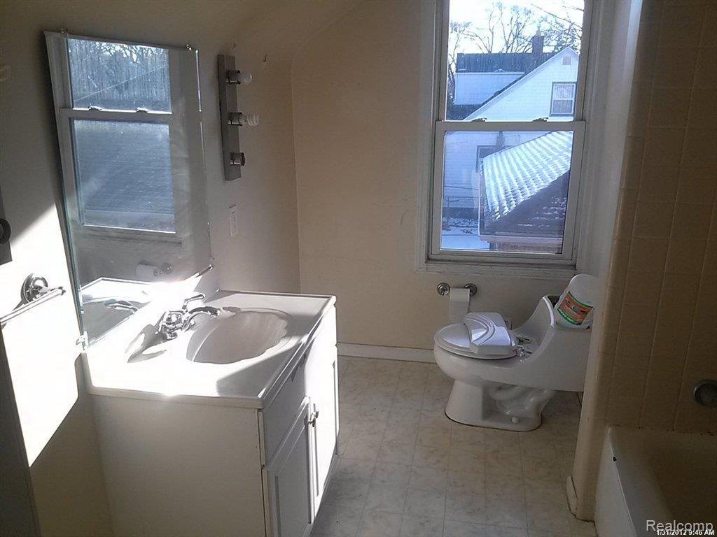 15025 Charles R Avenue Eastpointe, MI 48021 - Photo 17 of 21 IMG1112_Dated.JPG