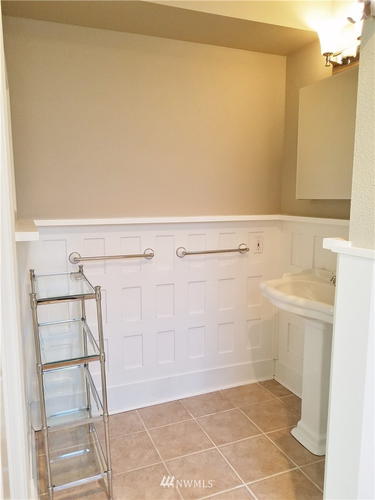 407 North Yakima Avenue Tacoma, WA 98403 - Photo 11 of 25