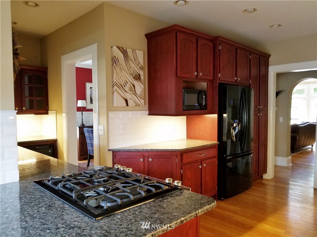 407 North Yakima Avenue Tacoma, WA 98403 - Photo 5 of 25