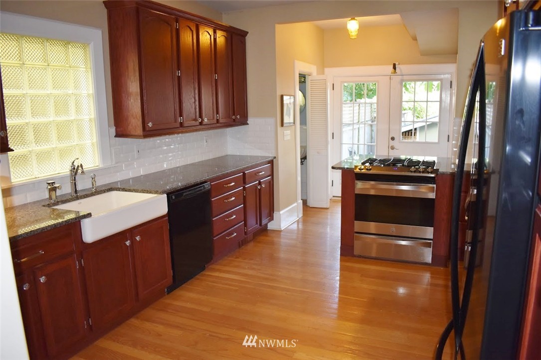 407 North Yakima Avenue Tacoma, WA 98403 - Photo 7 of 25