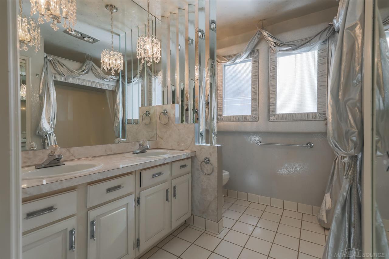 72 Moross Road Grosse Pointe, MI 48236 - Photo 10 of 22 31400217-9.JPG