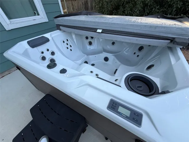 $2,700 | 410 Summit Ridge Drive North, Point Venture, TX 78645