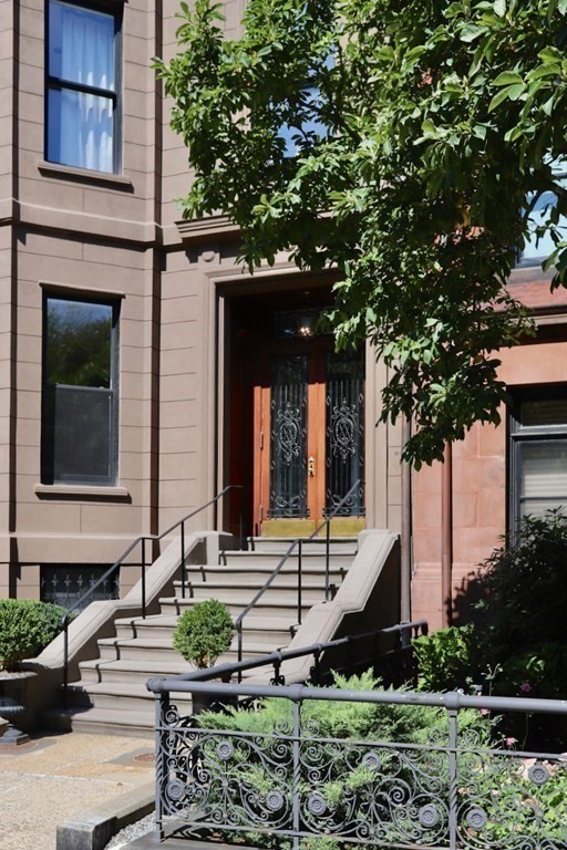 283 Commonwealth Avenue, Unit PH Boston, MA 02115 - Photo 17 of 18 a front view of a house with garden