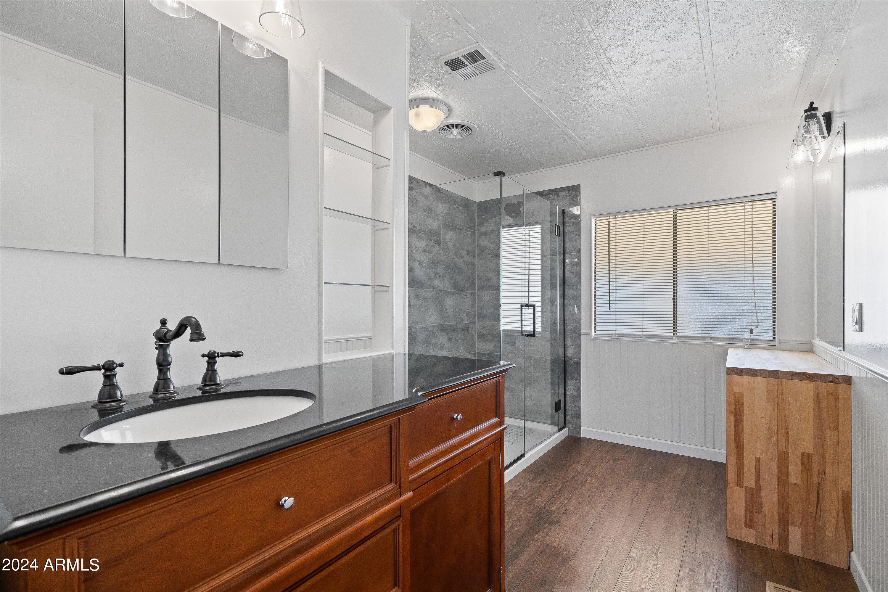 15301 North Oracle Road, Unit 41 Tucson, AZ 85739 - Photo 11 of 27 17-Primary Bathroom