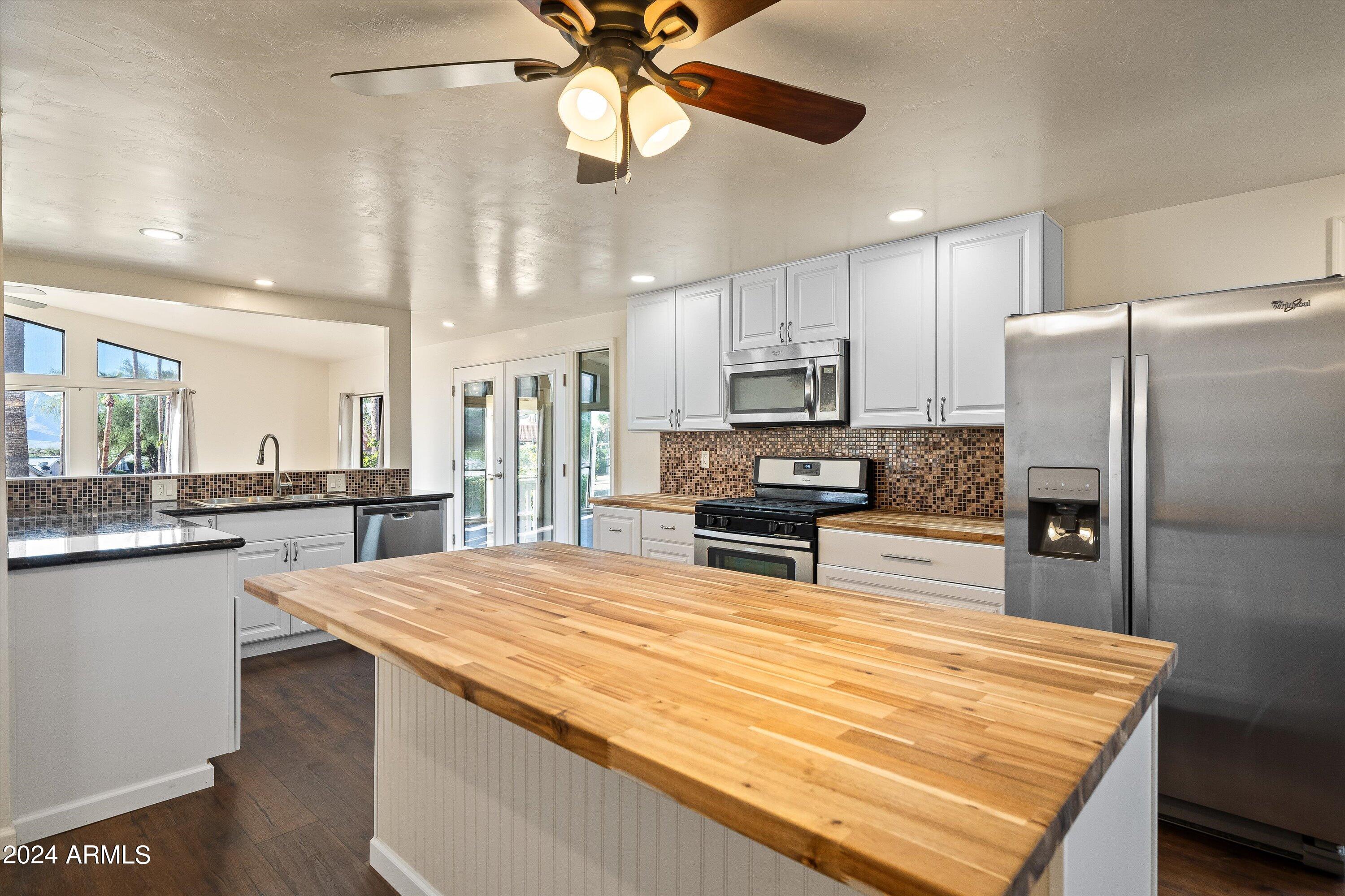 15301 North Oracle Road, Unit 41 Tucson, AZ 85739 - Photo 3 of 27 09-Kitchen