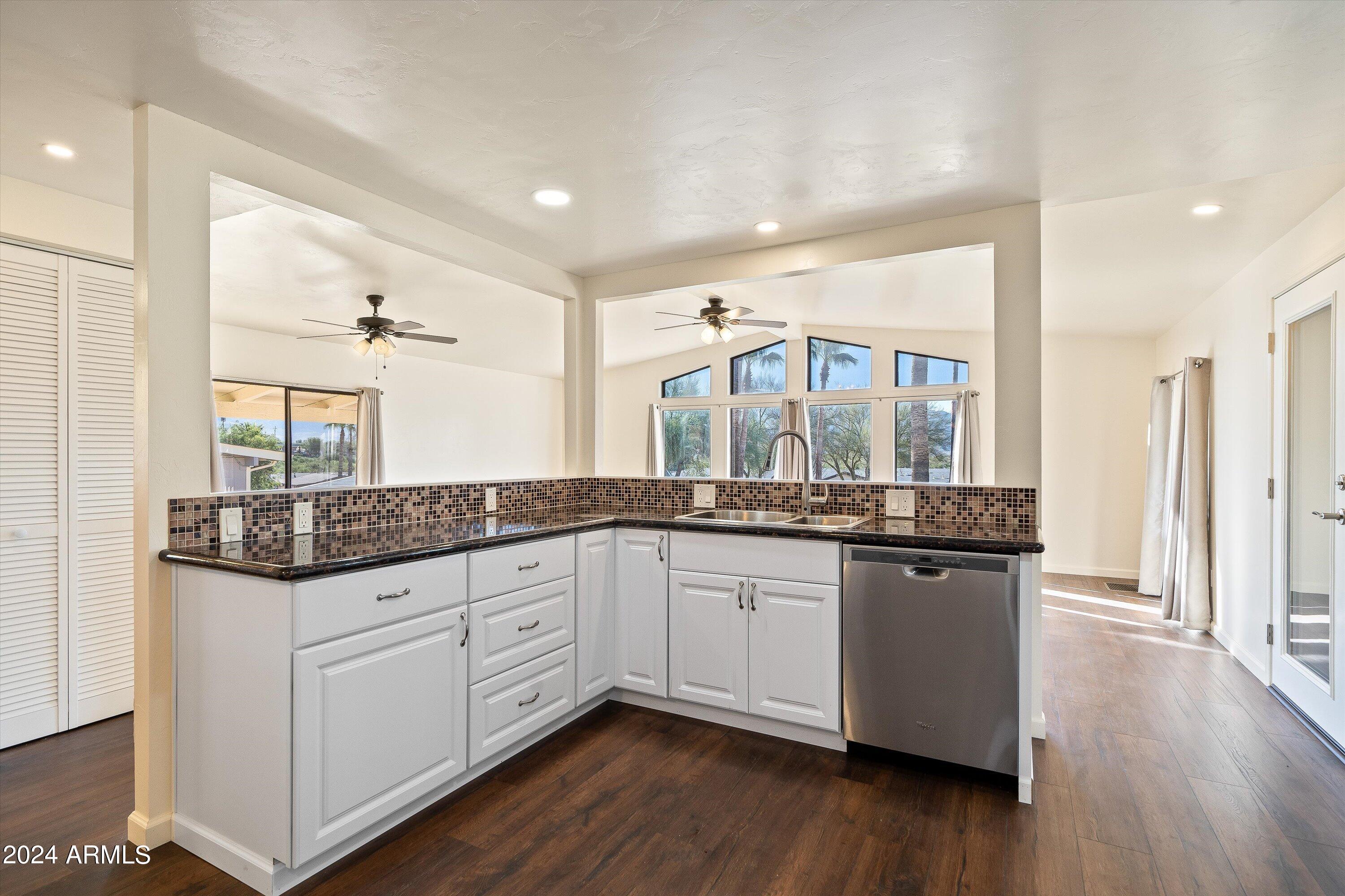 15301 North Oracle Road, Unit 41 Tucson, AZ 85739 - Photo 4 of 27 10-Kitchen