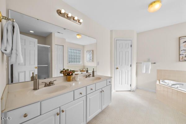 a en suite bathroom with double sink and a mirror