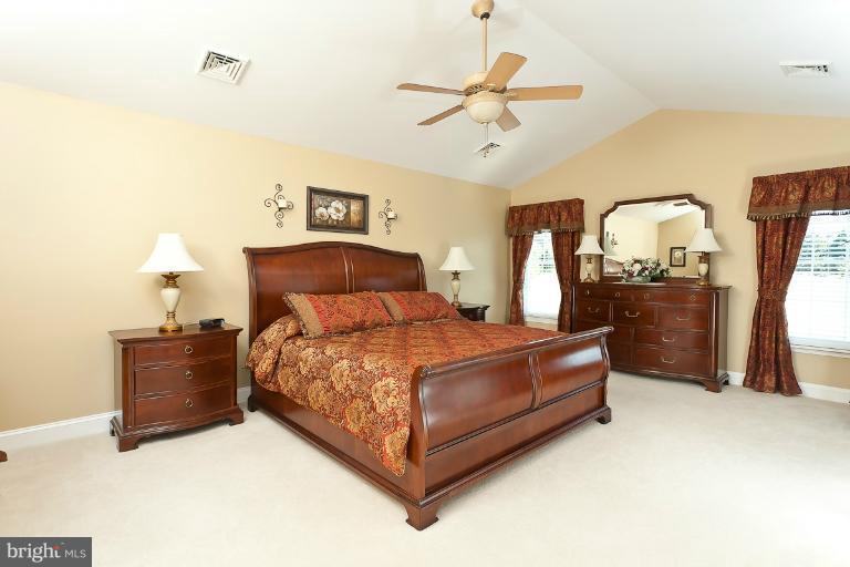 Bedroom (Master)