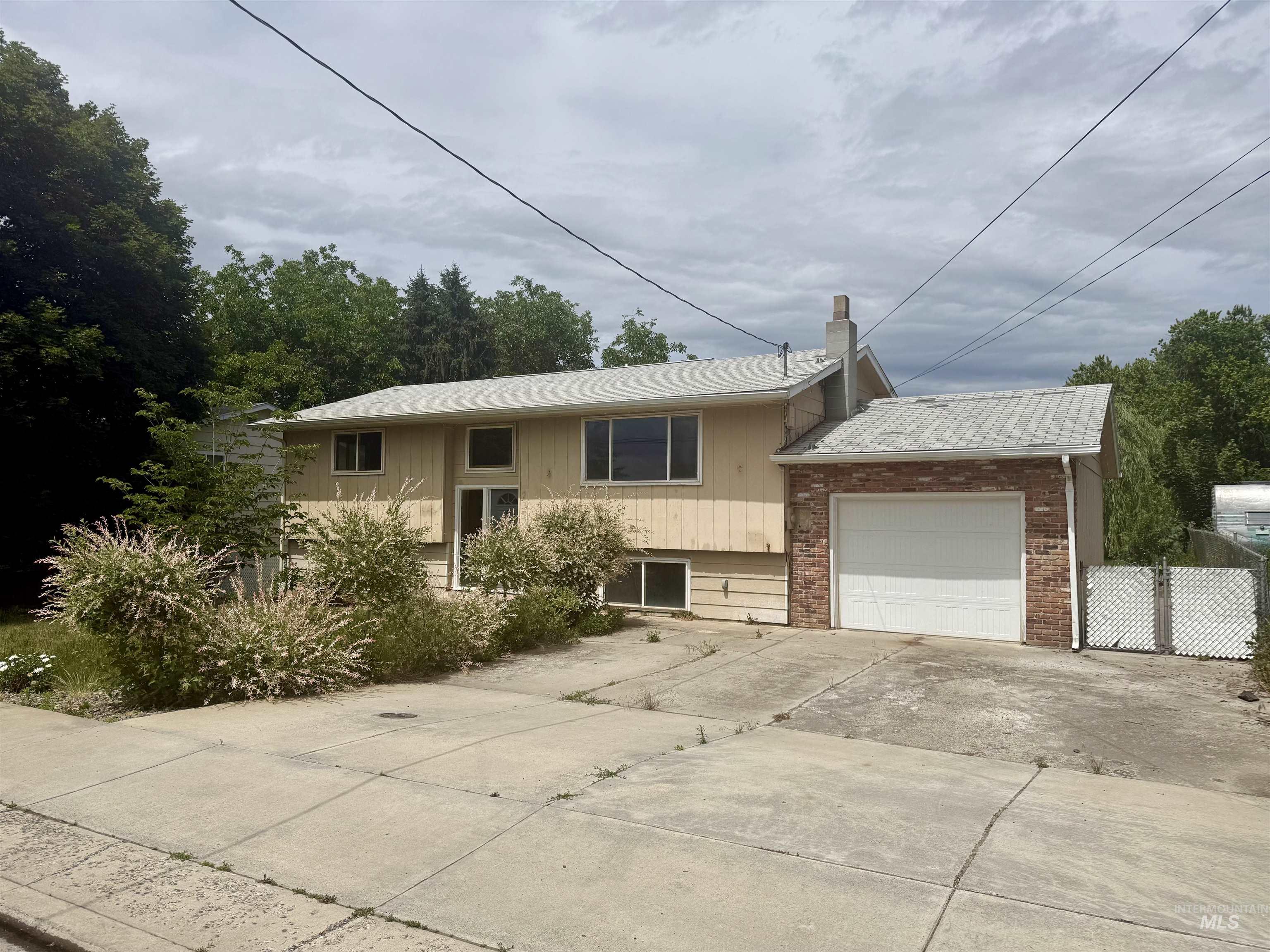 735 Burrell Avenue Lewiston, ID 83501 - Photo 1 of 28