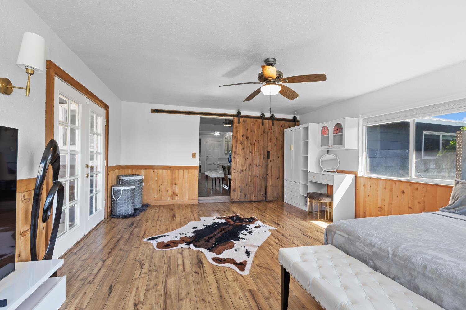 2409 Rio Oso Road Rio Oso, CA 95674 - Photo 17 of 67 a living room with furniture and wooden floor