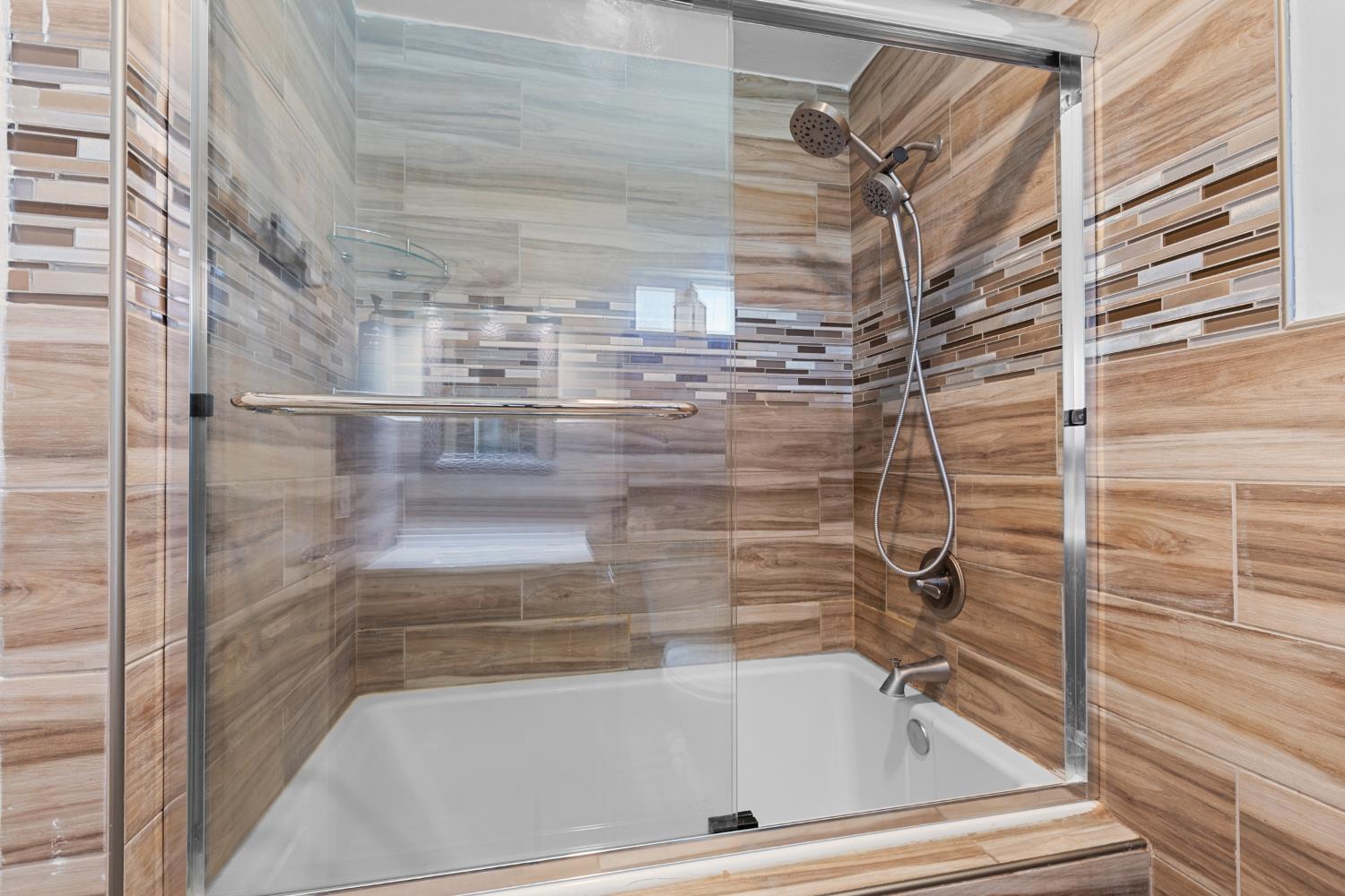 2409 Rio Oso Road Rio Oso, CA 95674 - Photo 26 of 67 a bathroom with a bathtub