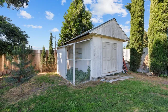 a view of an ocean from a yard