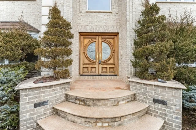 a view of a house with a fountain