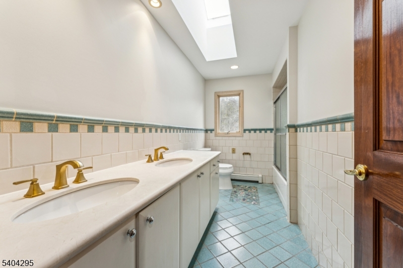 662 Foothill Road Bridgewater, NJ 08807 - Photo 31 of 46