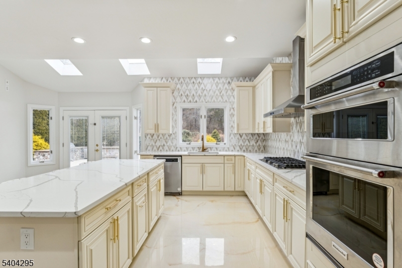 662 Foothill Road Bridgewater, NJ 08807 - Photo 8 of 46