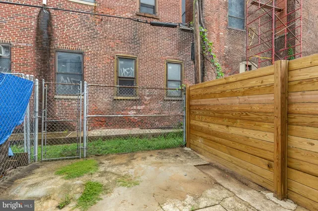a view of a pathway of the house