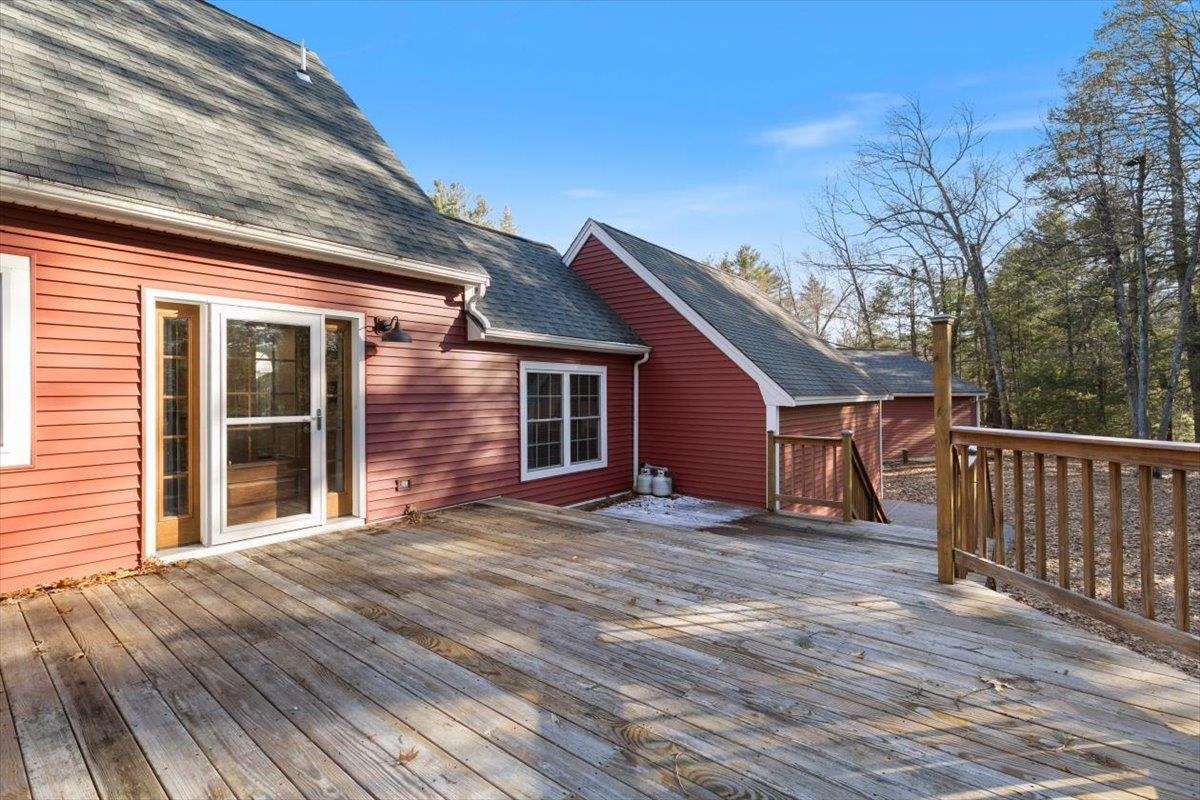 24 Oak Ridge Road Sandown, NH 03873 - Photo 38 of 45