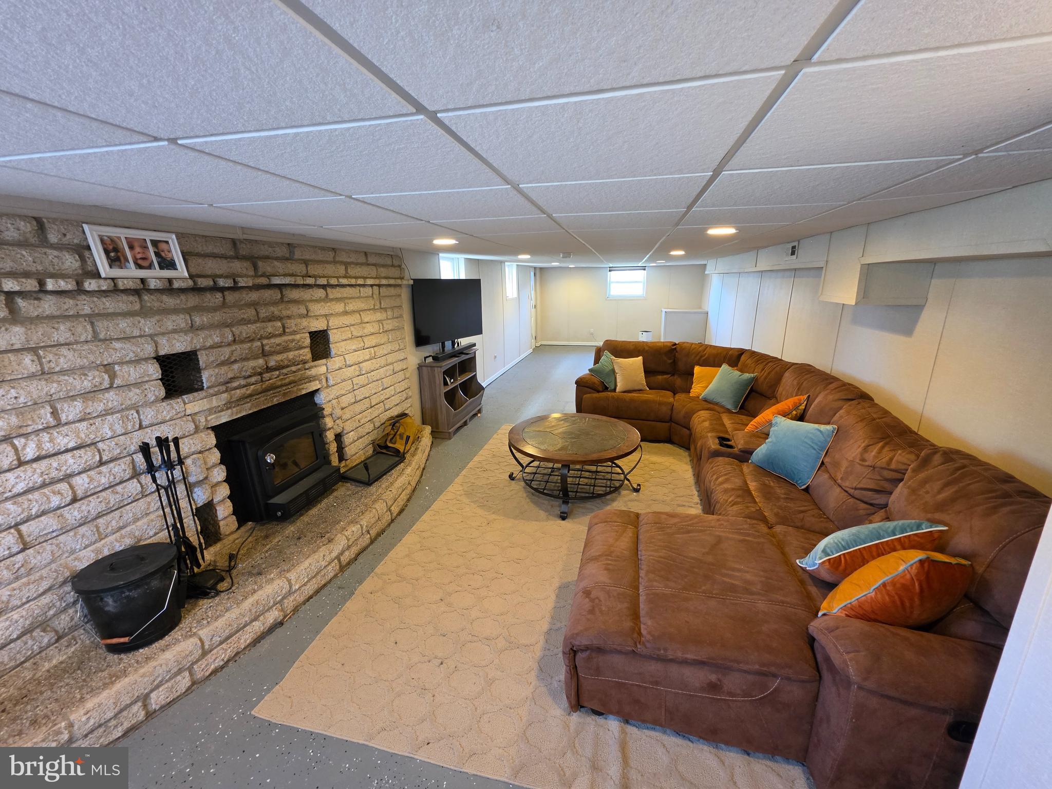 142 New Road Horsham, PA 19044 - Photo 29 of 38 a living room with furniture and a flat screen tv