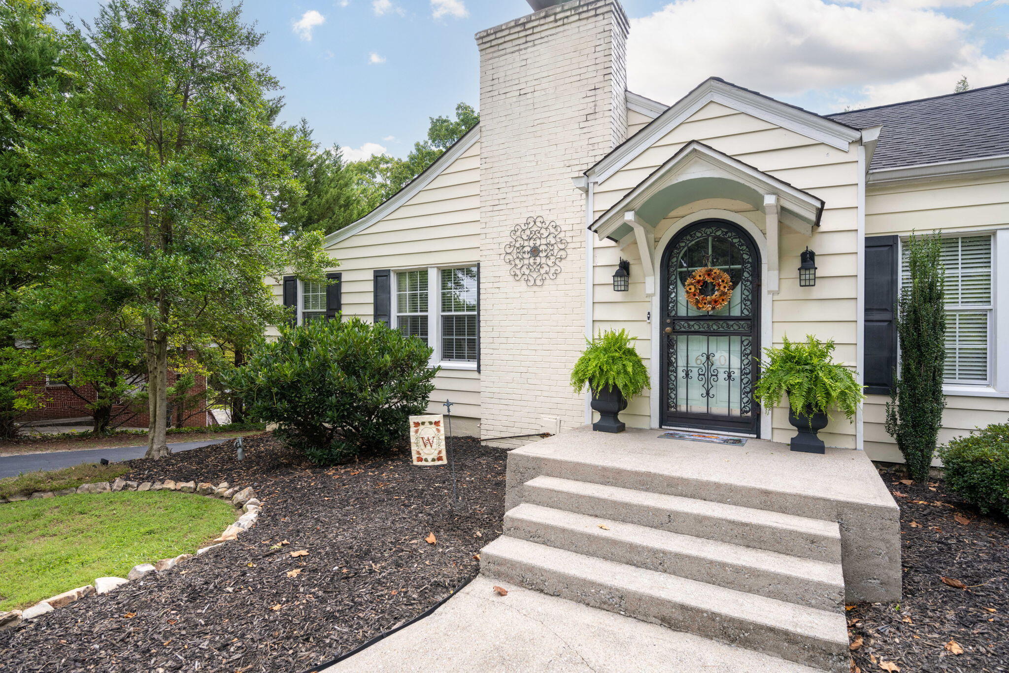 1630 South Rugby Place Chattanooga, TN 37412 - Photo 4 of 32 4-web-or-mls-DSC_8069