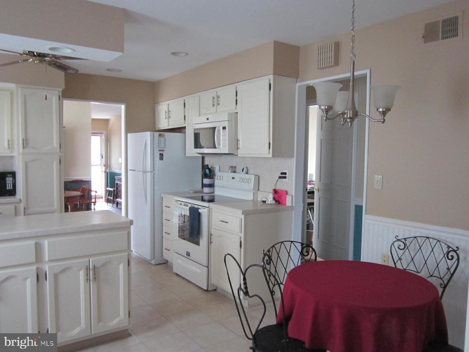 44 Stratford Road Southampton, NJ 08088 - Photo 11 of 34 KITCHEN