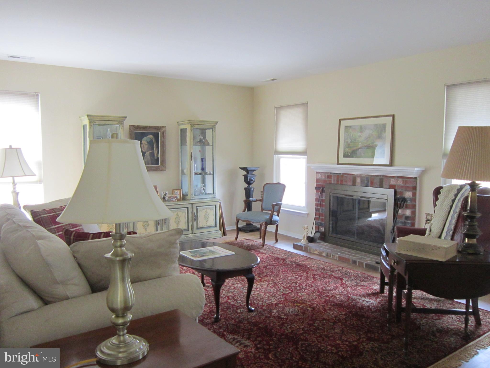 44 Stratford Road Southampton, NJ 08088 - Photo 5 of 34 LIVING ROOM