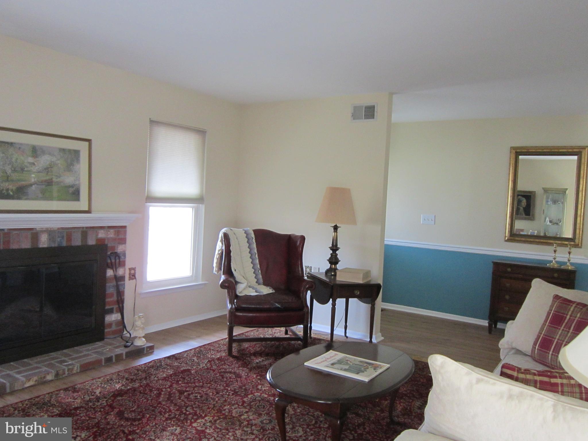 44 Stratford Road Southampton, NJ 08088 - Photo 6 of 34 LIVING ROOM