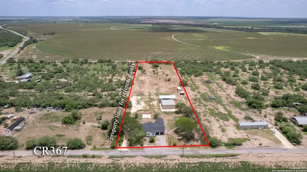a view of a garden with a bench in the middle