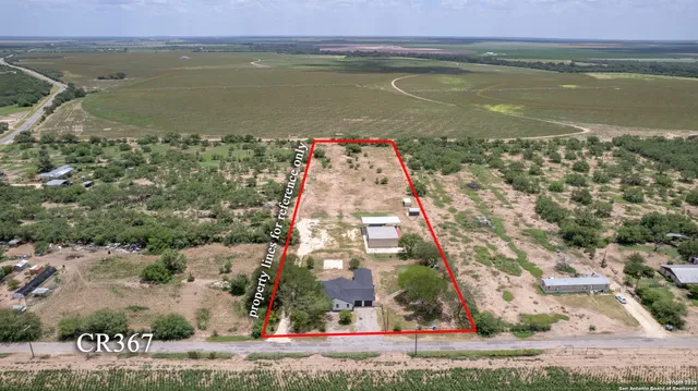 a view of a garden with a bench in the middle