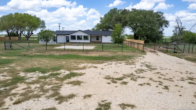 $569,000 | 121 Cr 367 Uvalde Tx 78801, Uvalde, TX 78801
