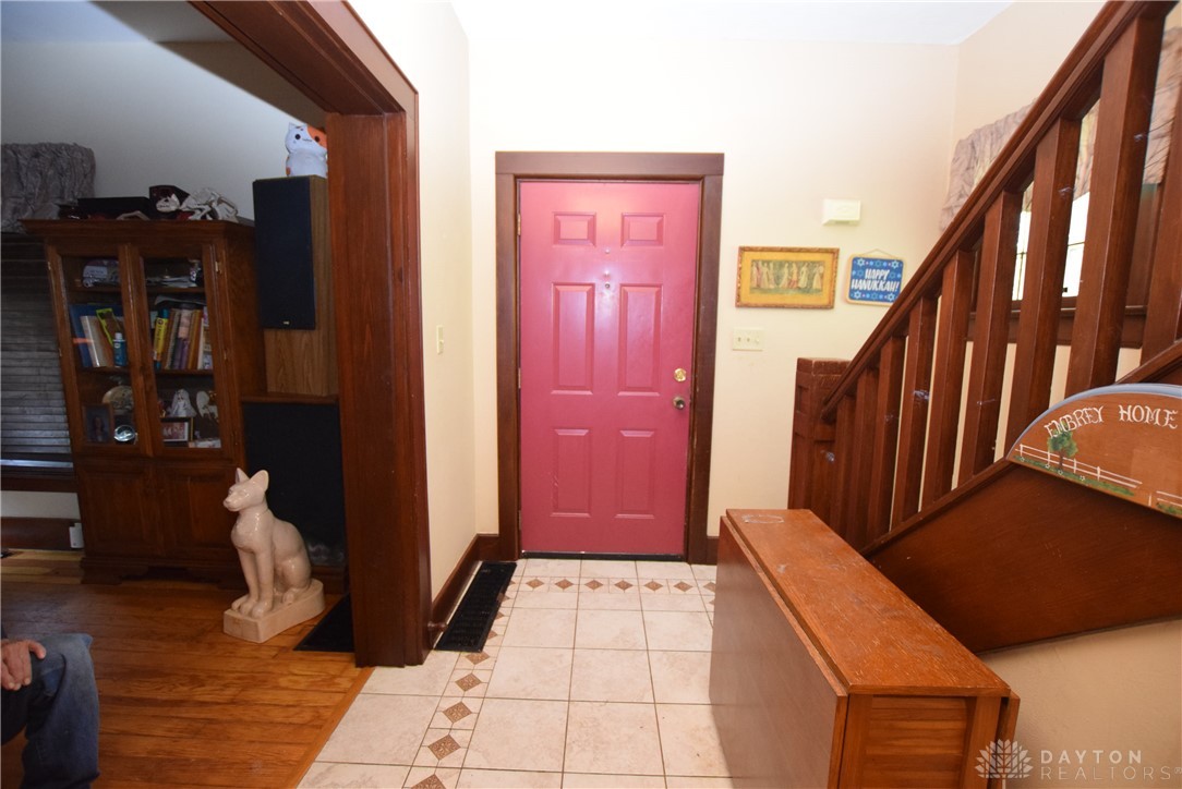 705 East Cassilly Street Springfield, OH 45503 - Photo 2 of 33