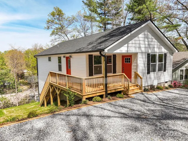 $415,000 | 95 Eastabrook Avenue, Brevard, NC 28712
