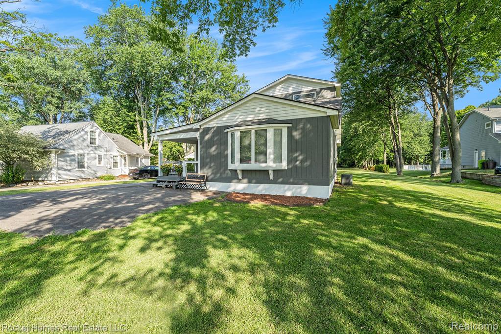 47429 Sugarbush Road Chesterfield, MI 48047 - Photo 2 of 28