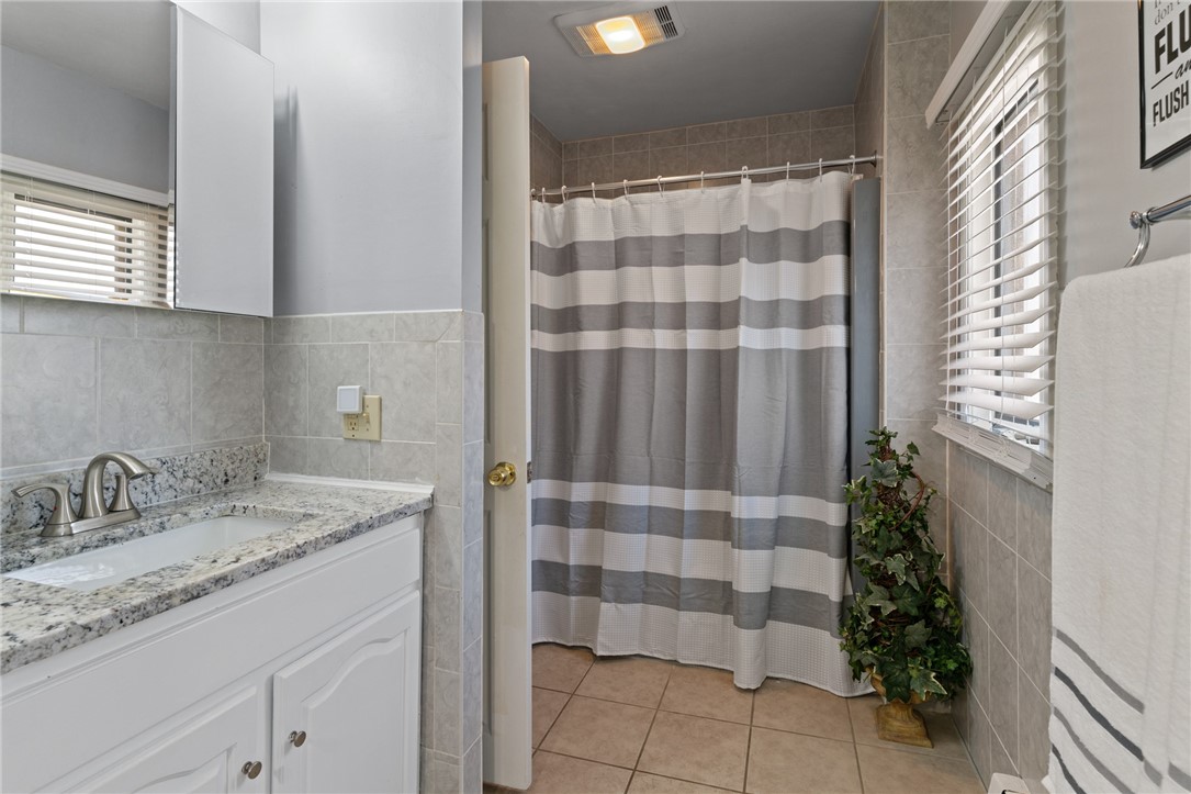 12 Chiswick Road Warwick, RI 02889 - Photo 11 of 47 Gallery Image 11