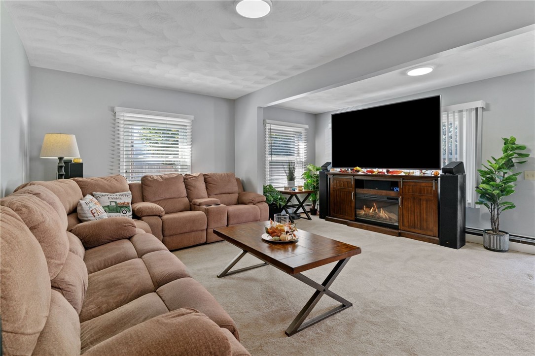 12 Chiswick Road Warwick, RI 02889 - Photo 6 of 47 Gallery Image 6