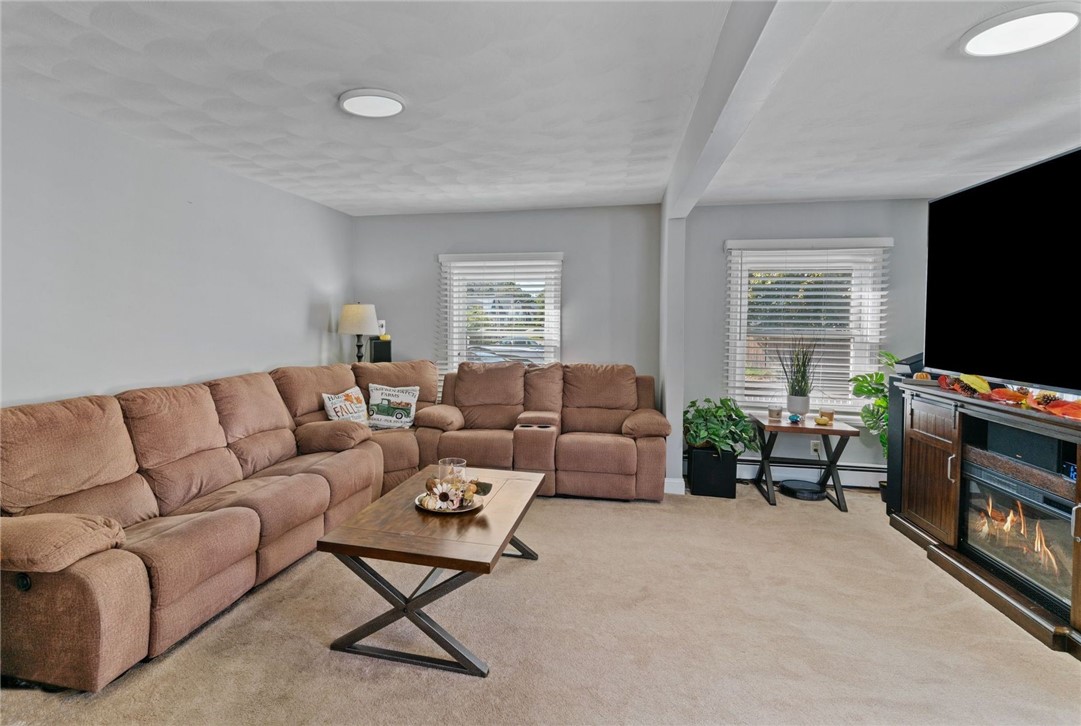 12 Chiswick Road Warwick, RI 02889 - Photo 7 of 47 Gallery Image 7