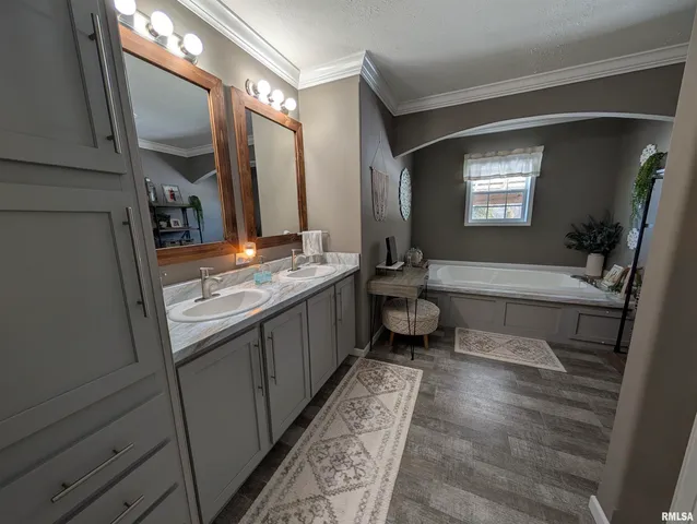 $279,900 | 455 Indian Point Road, Vienna, IL 62995