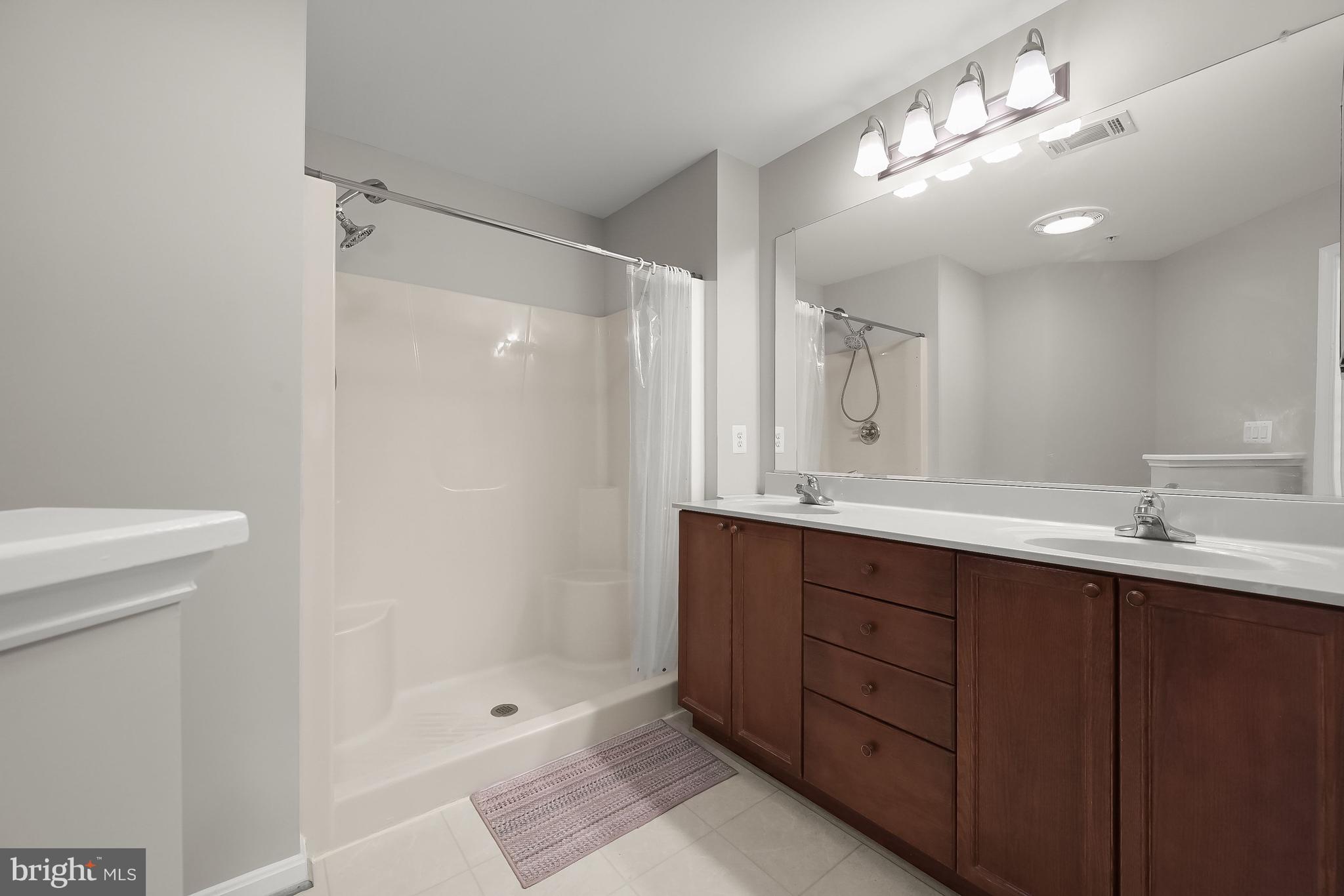 2511 Shelley Circle, Unit 6 3D Frederick, MD 21702 - Photo 20 of 36 Primary Full Bath