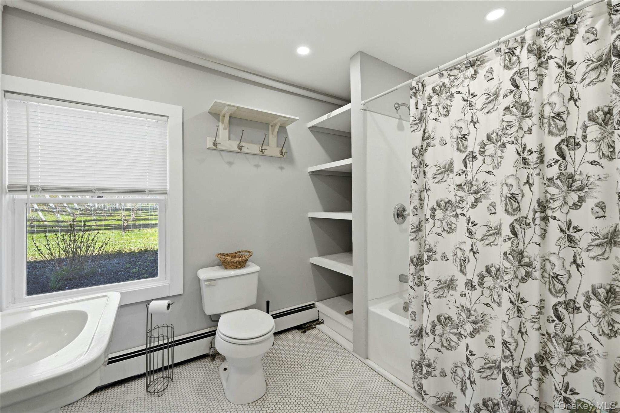 35950 Main Road Cutchogue, NY 11935 - Photo 12 of 22 1st floor bathroom