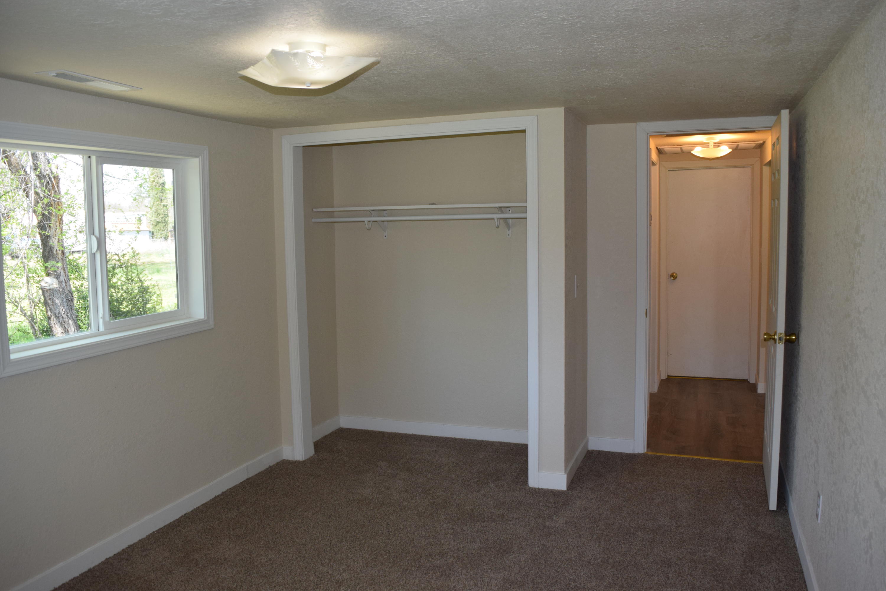 204 Wilson Road Central Point, OR 97502 - Photo 7 of 53 Spare bedroom
