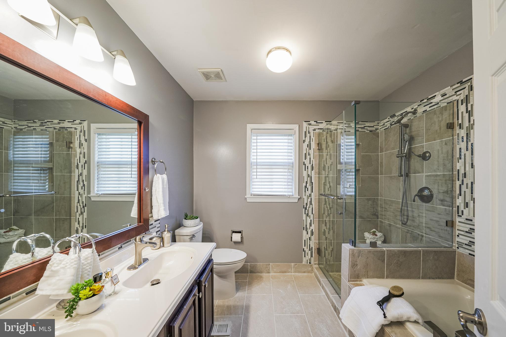 7434 Ridge Oak Court Springfield, VA 22153 - Photo 19 of 33 Main bathroom