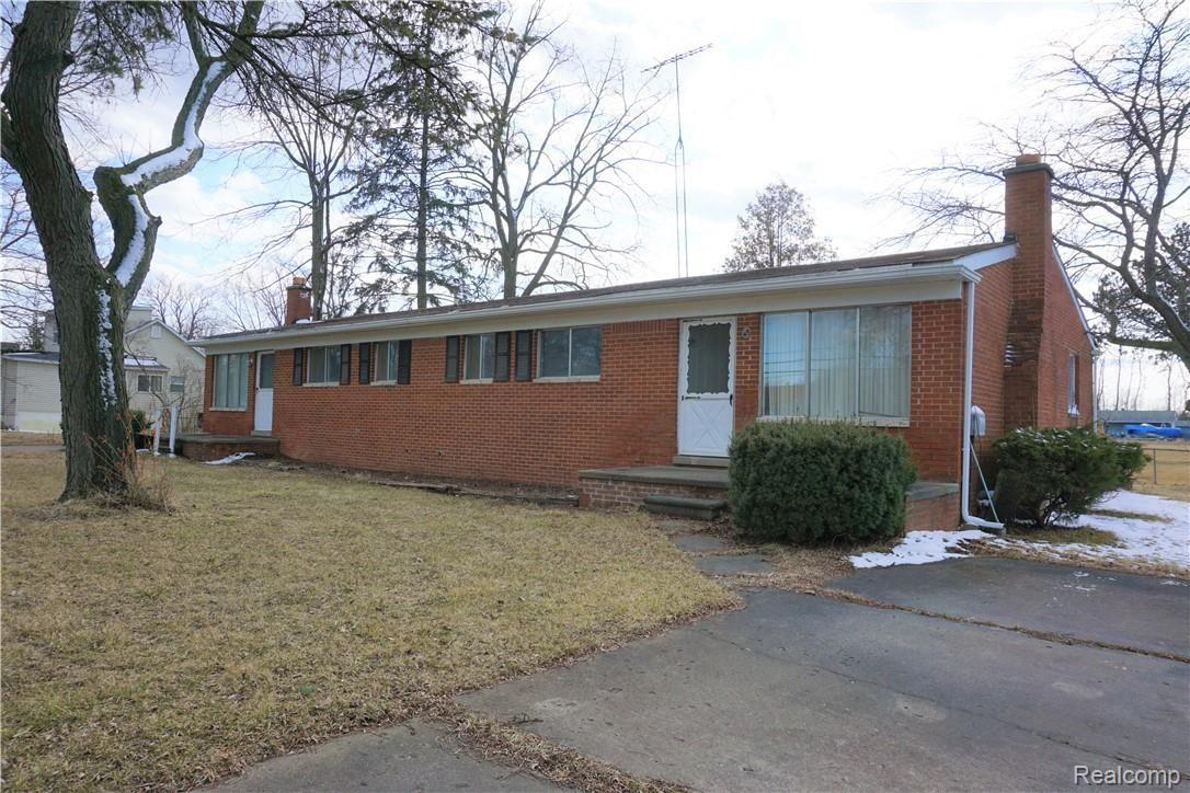 6920 Lakeshore Road Lexington, MI 48450 - Photo 1 of 16 DSC00786.JPG