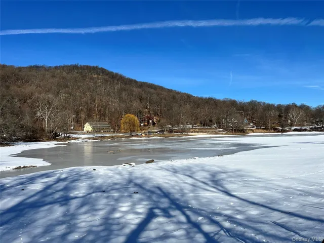 $385,000 | 4 Fairview Drive, Tomkins Cove, NY 10986