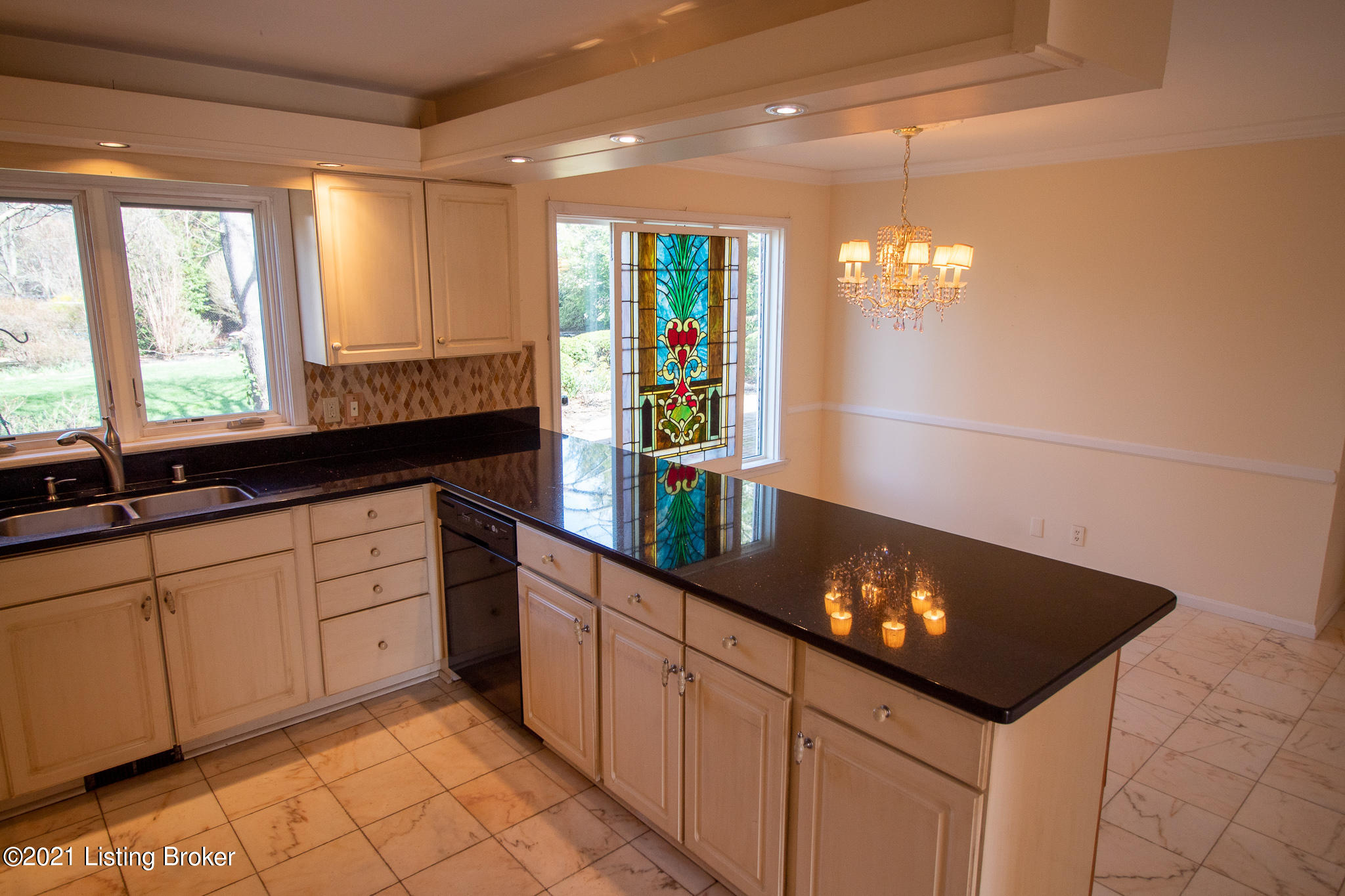 4903 Crofton Road Louisville, KY 40207 - Photo 10 of 39 019
