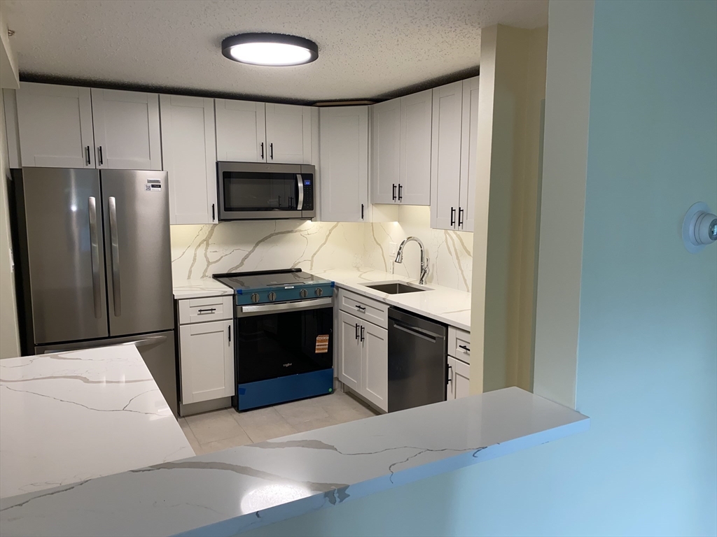 21 Clark's Road, Unit 204 Amesbury, MA 01913 - Photo 5 of 32