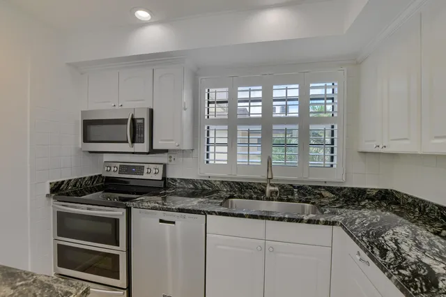 $2,500 | 224 Capri East, Unit 224, Delray Beach, FL 33484