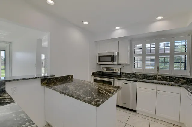 $2,500 | 224 Capri East, Unit 224, Delray Beach, FL 33484