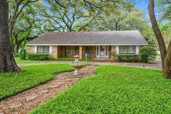 $1,800 | 103 Memorial Lane, Columbus, TX 78934
