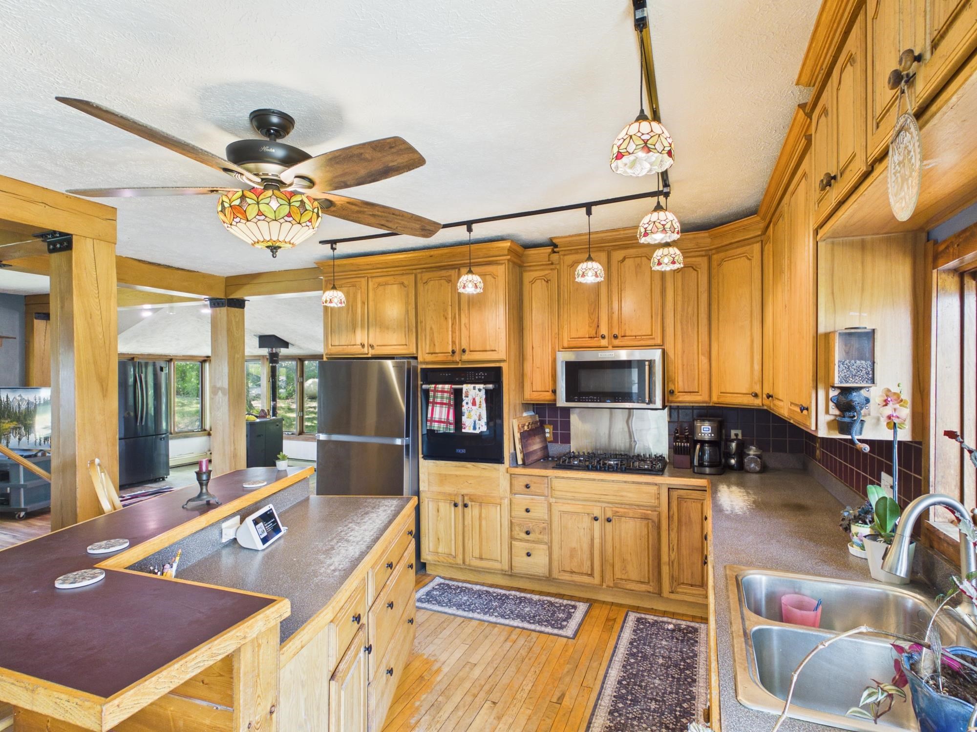 4200 North Putnam Road Suttons Bay, MI 49682 - Photo 6 of 38 1949482-c63b843e-9c1e-4b94-9522-c39e6707c9ce.JPG