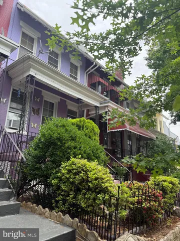 a view of a house with a yard and plants